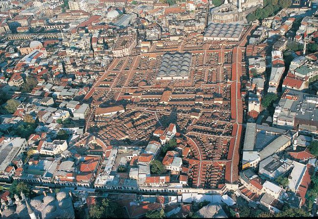 لقطة جوية لسوق البازار الكبير في اسطنبول